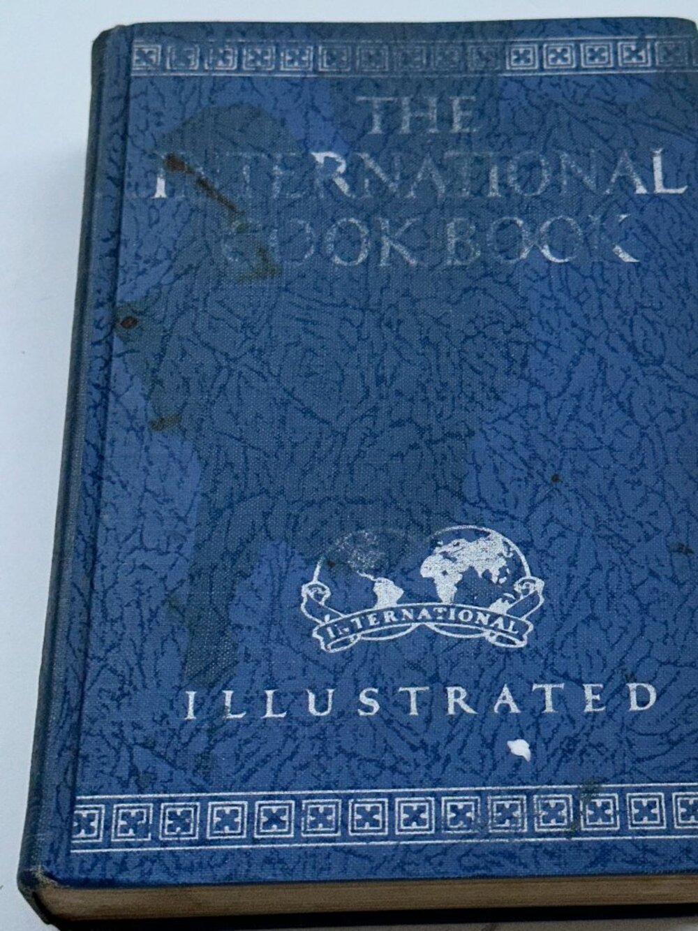 B100 THE INTERNATIONAL COOKBOOK VINTGE 1929